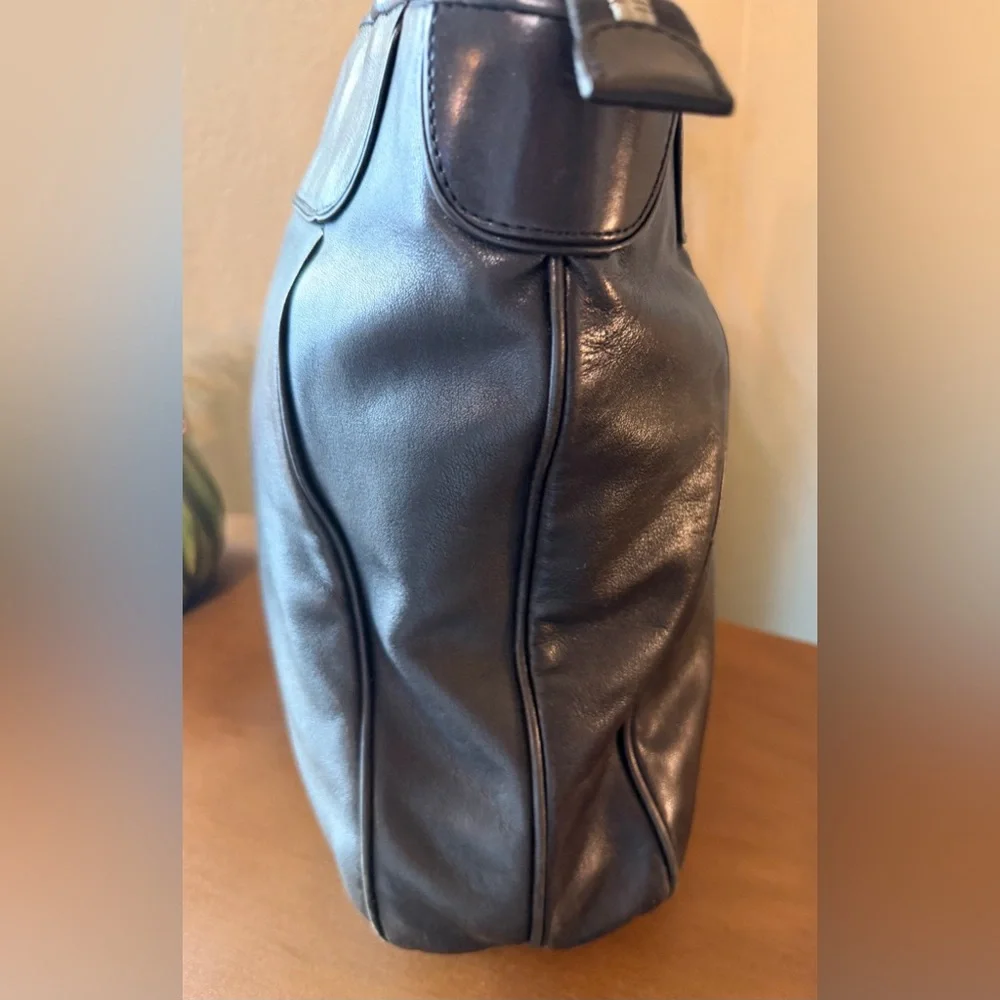 **SALE**Michael Kors Beautiful Vintage Black Leather Tote Bag - Picture 3 of 16